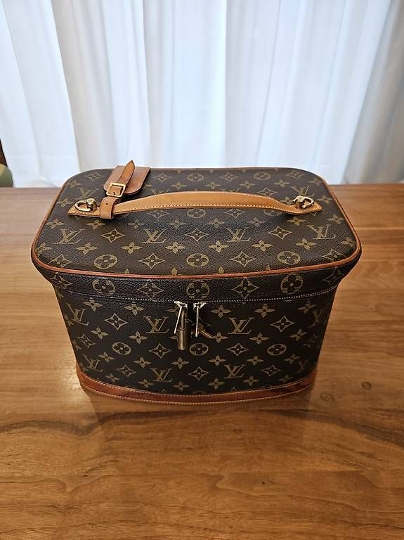Louis Vuitton Custodie per cosmetici: Louis Vuitton (Nice Vanity) – Usato da Luzern venduto da mar_v2fk