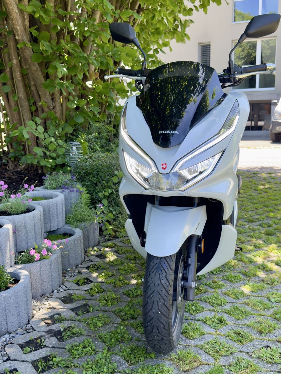 Honda Scooter: Honda PCX ABS 125cc Roller weiss, JG 2018 – Usato da Heerbrugg venduto da pluecki 3