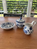 Zwiebelmuster Zuckerdose und Milchkännchen neuwertig