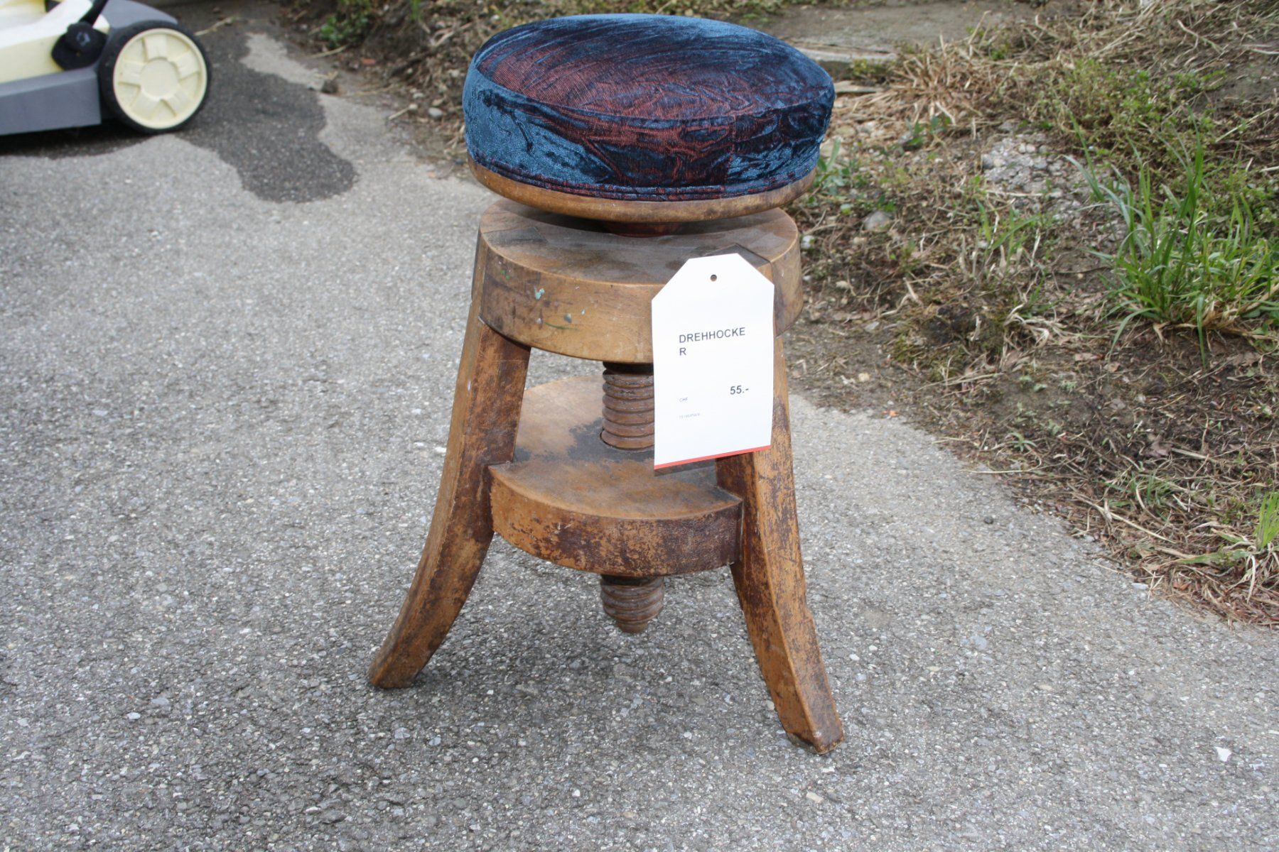 Hocker: DREHHOCKER HOCKER HOLZ ANTIK MIT HOLZGEWINDE – Gebraucht aus Wauwil von Pneuedy 1