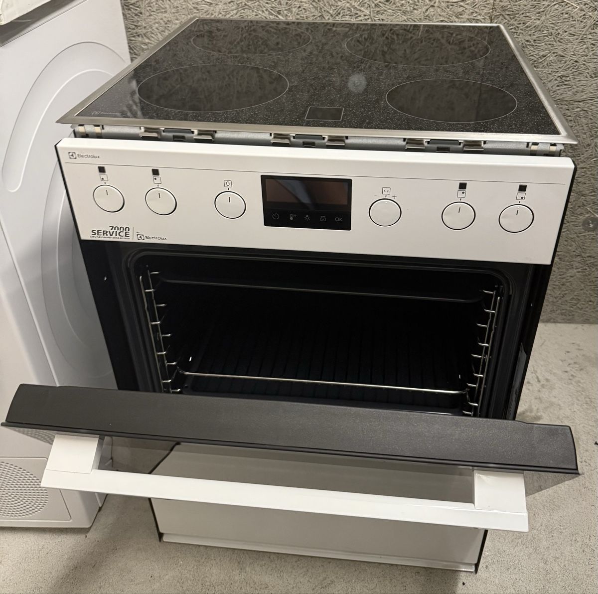 Electrolux Backöfen: Backofen & Keramik Kochfeld Electrolux 55Cm Ch Norm – Neu (gemäss Beschreibung) aus Kilchberg ZH von Rei_9 3