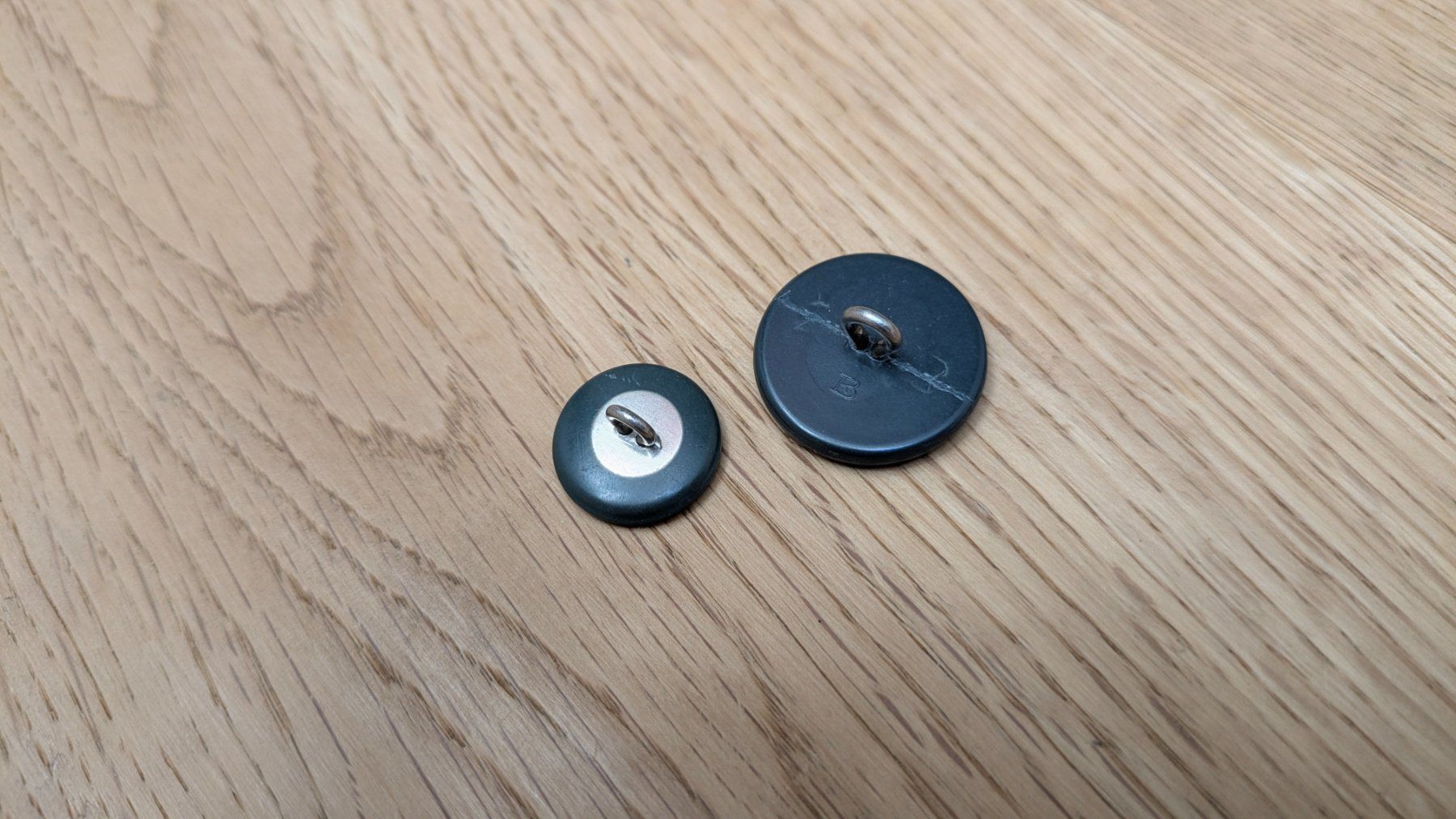 Bottoni: Boutons militaires Suisse – Usato da Estévenens venduto da Rockingirl