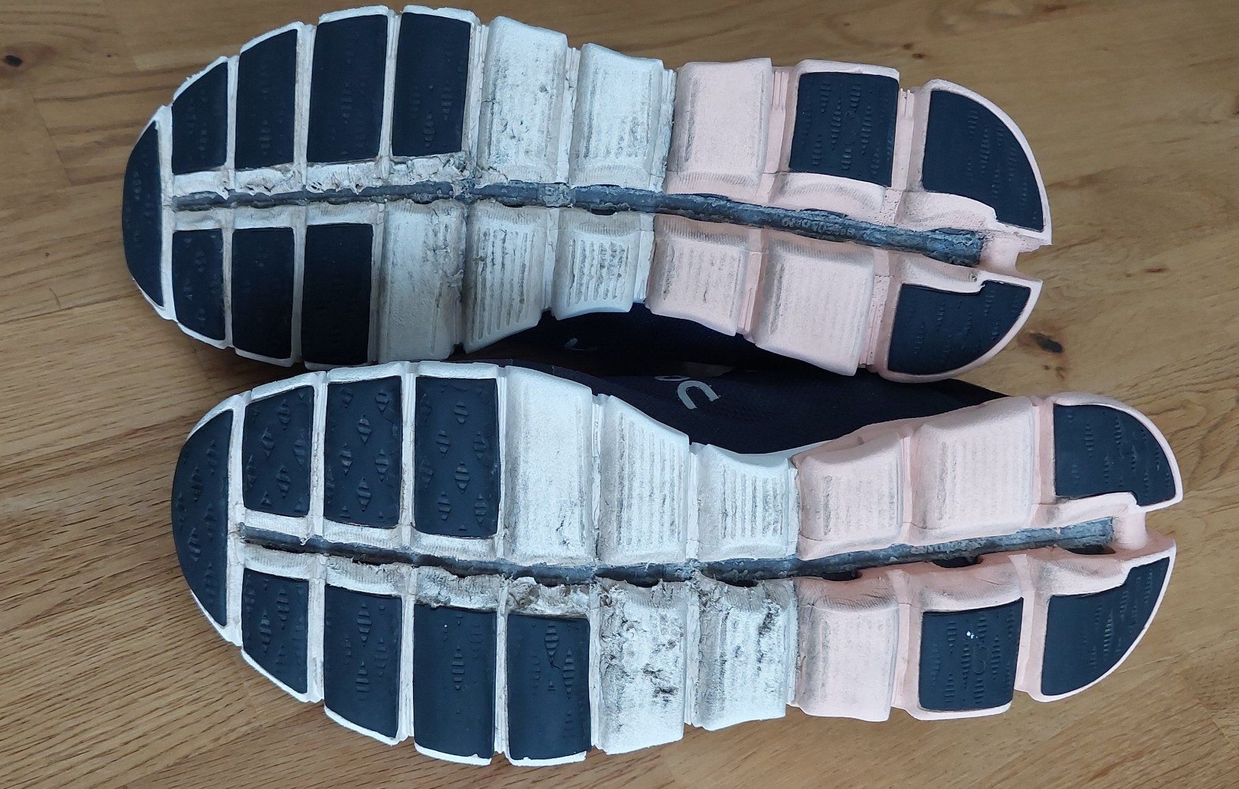 On Damenschuhe: On CLOUDFLOW Laufschuhe – Gebraucht aus Unteriberg von Saru77 3