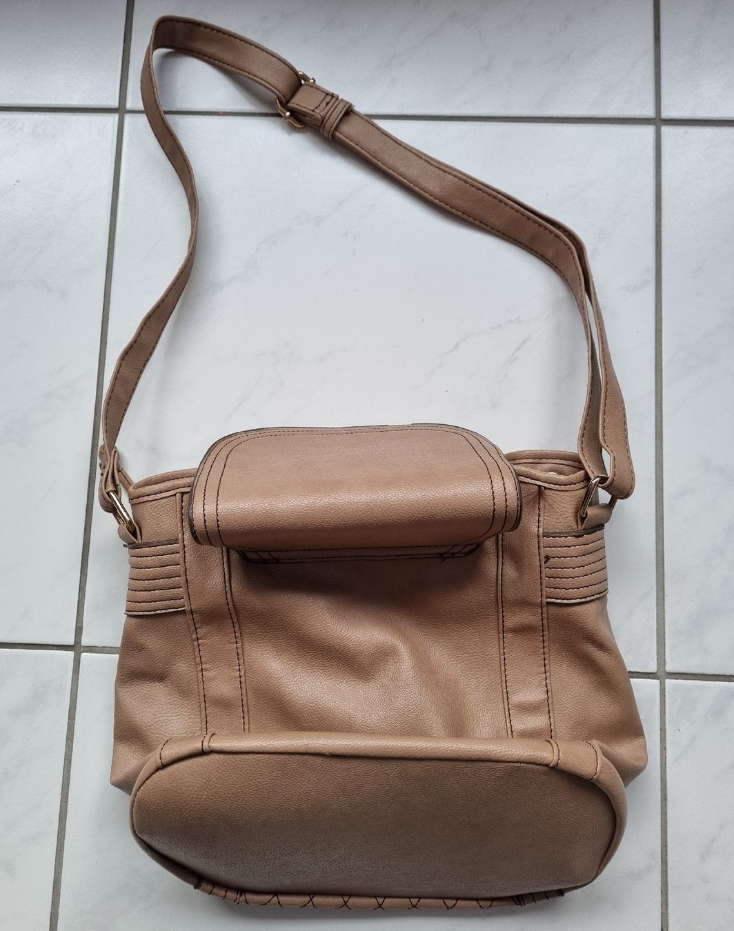 Borse da donna: Schöne, grosszügige Handtasche – Nuovo (secondo la descrizione) da Nottwil venduto da Janny77 2