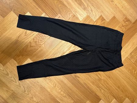 Schwarze Hose mit Nadelstreifen, Gr. XS