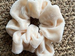 Haargummi Scrunchie Samt beige neuwertig