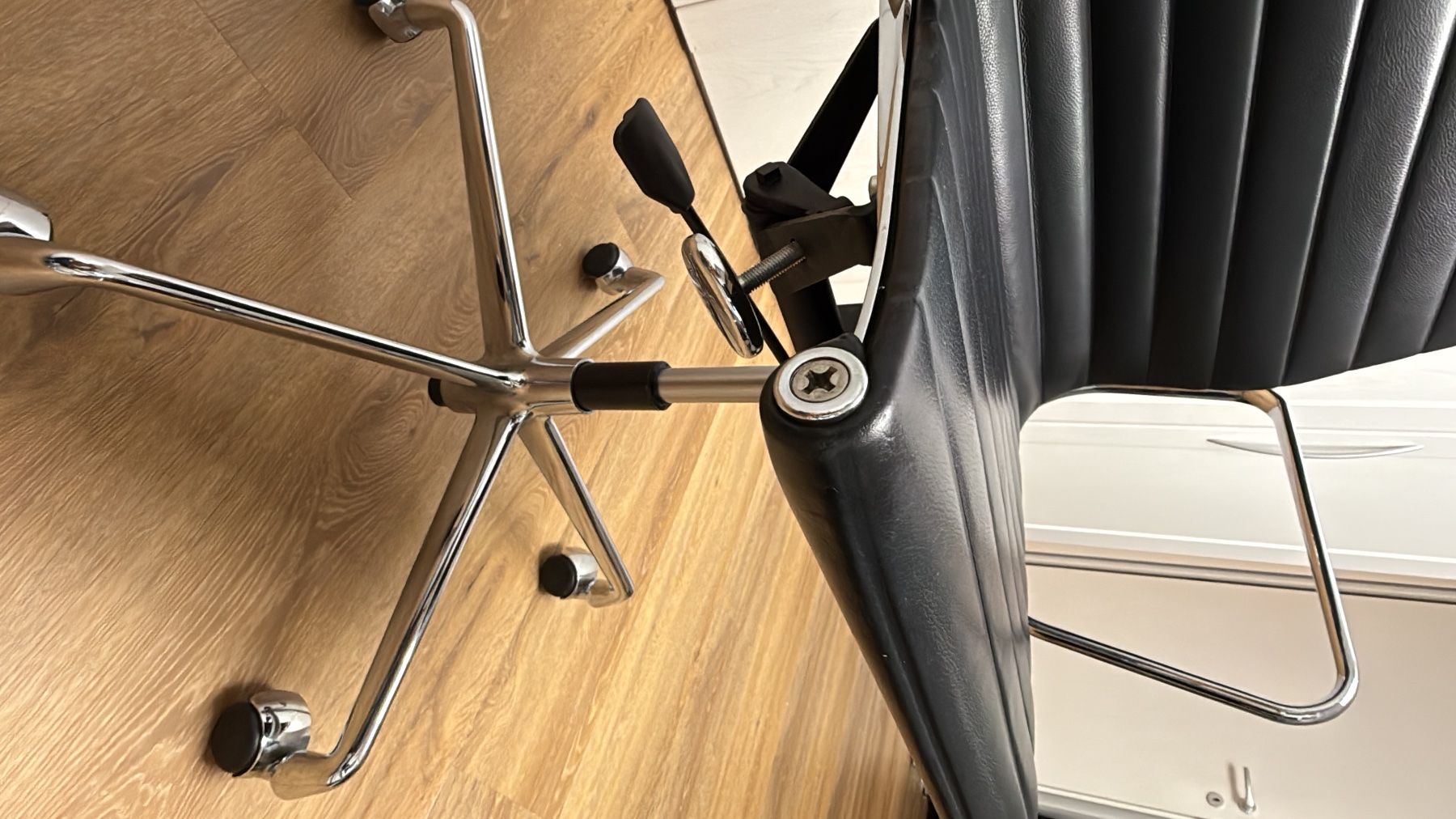 Vitra Stühle: Vitra EA 117 Leder – Gebraucht aus Frauenfeld von Elooooo 2