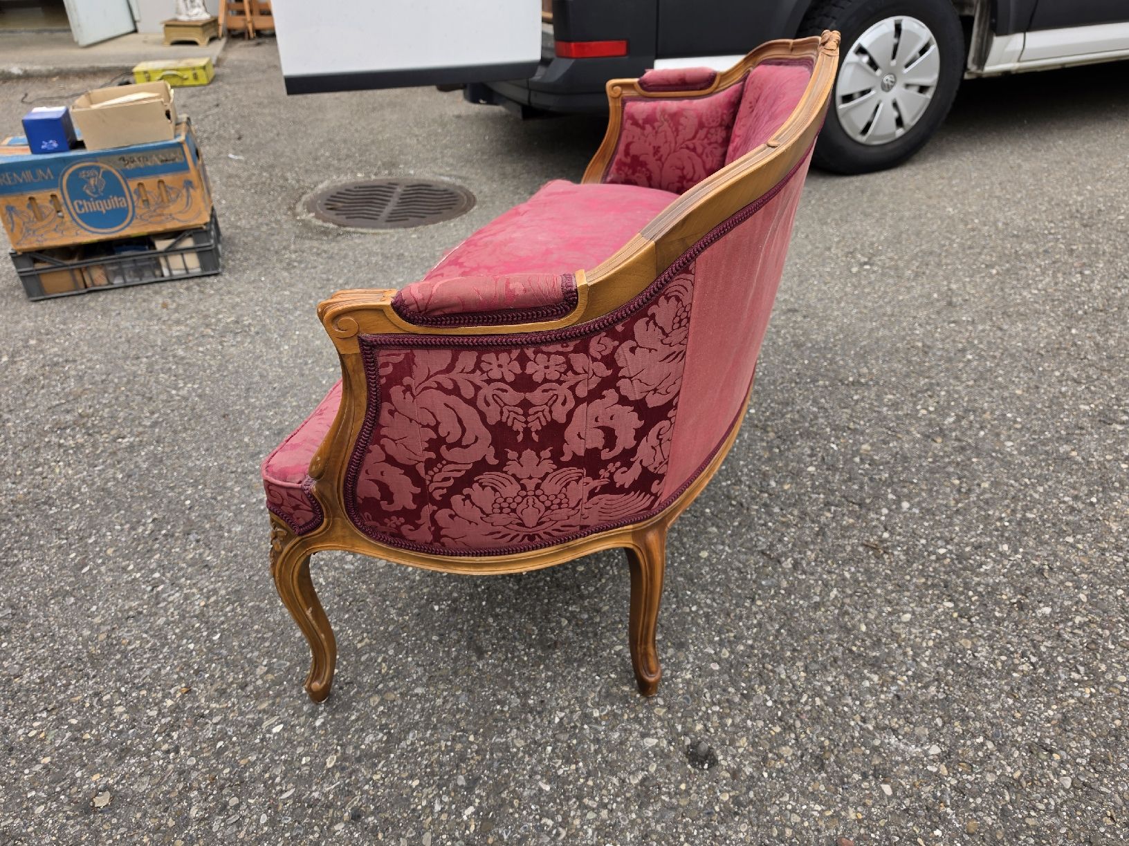 Divani: Restaurationsbedürftiges Sofa, antik, Holzgestell, rot  – Usato da Mettlen venduto da elios0888 1