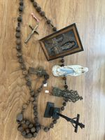 Religiöse Figuren und Rosenkranz-Set