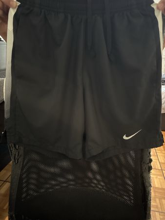 Short de sport Nike 
