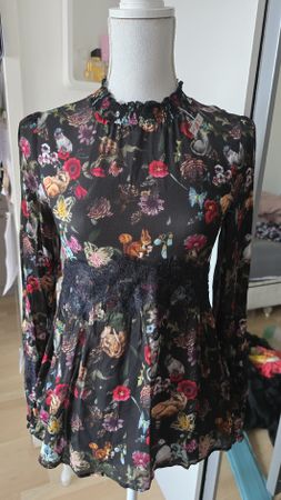 Damenbluse(Frogbox) schwarz mit Blumenmuster Grösse 34 