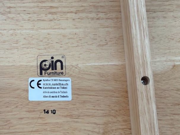 Tables: Kindertisch aus Holz mit 4 Stühlen – D'occasion à Altdorf UR par Regulo 6