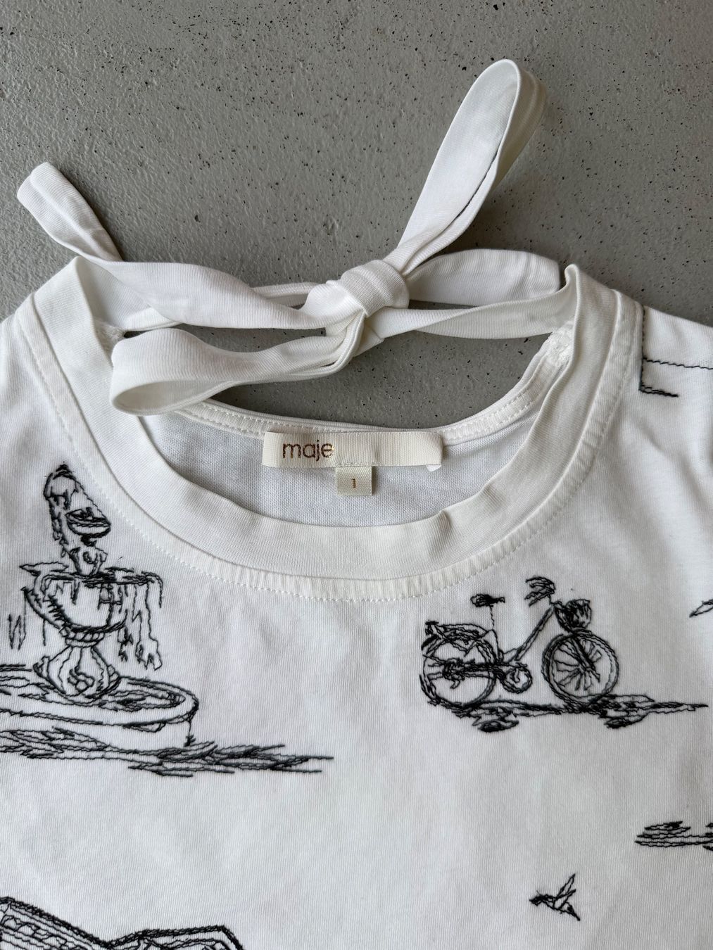 Maje T-shirt: Maje T-Shirt mit Stickereien – Usato da St-George venduto da alaixee 1