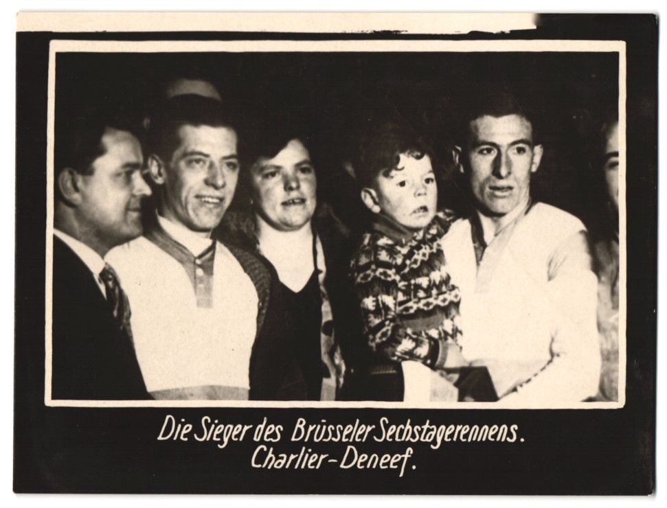Photos & affiches: Fotografie Charlier - Deneef, die Sieger – D'occasion à Berlin par bartko-reher