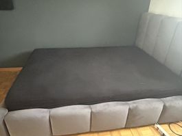 Bett mit Bettkasten, grau, 140x200, Top Zustand!