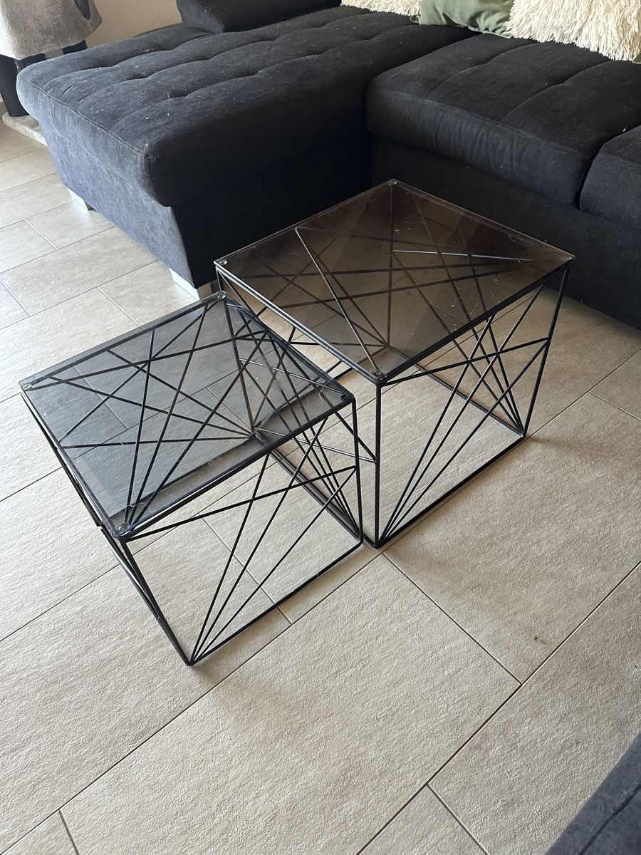 Set de table et chaises: Beistelltisch Set 2 Stck Glas Metall – D'occasion à Meikirch par sjo1990