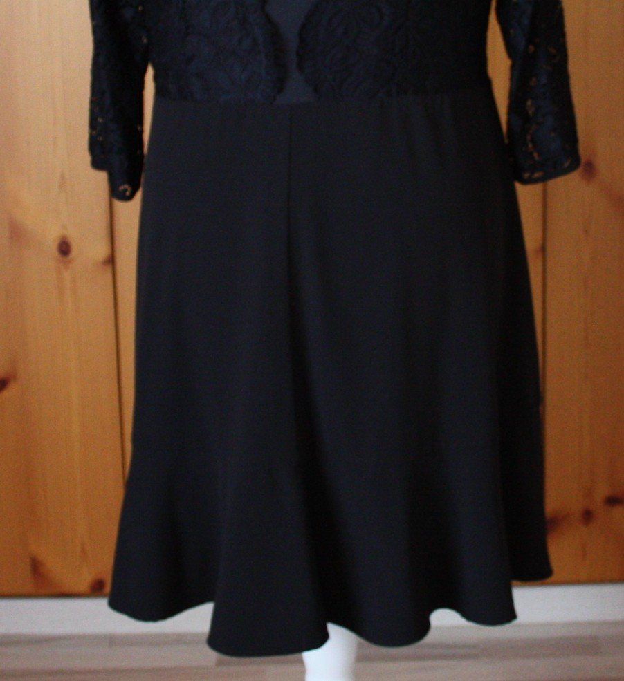 Vestiti: Kleid YESSICA mit Spitze schwarz Gr. 46 – Usato da Flüelen venduto da Diversicum-Curvy 9