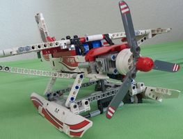 Lego Technic Wasserflugzeug 42040 rot weiss aufgebaut