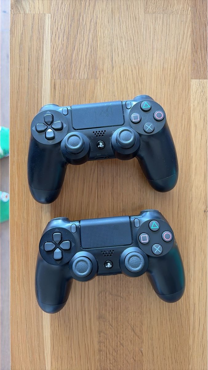 Sony Consoles: Gebrauche PS4 Controller – Défectueux à GÜMLIGEN par DJ-Jana