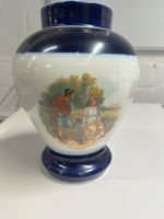 Elegante Porzellanvase mit klassischem Motiv