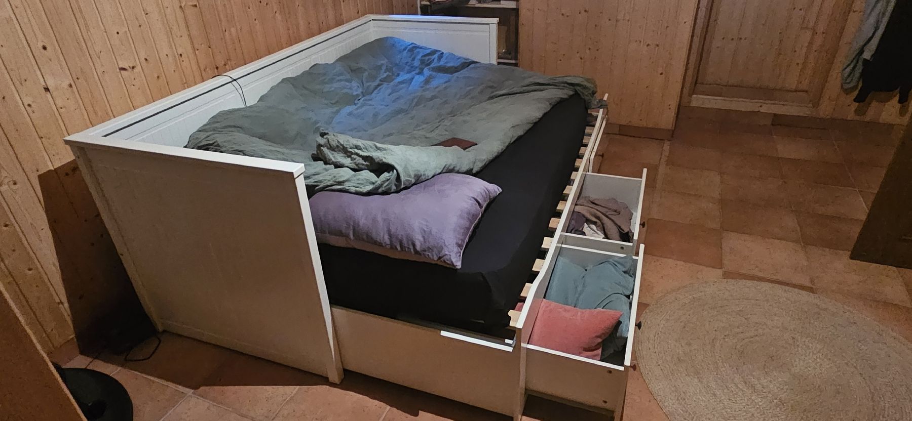 Divani: Canapé lit Hemnes (sans matelas) – Usato da Vufflens-la-Ville venduto da b.tagand