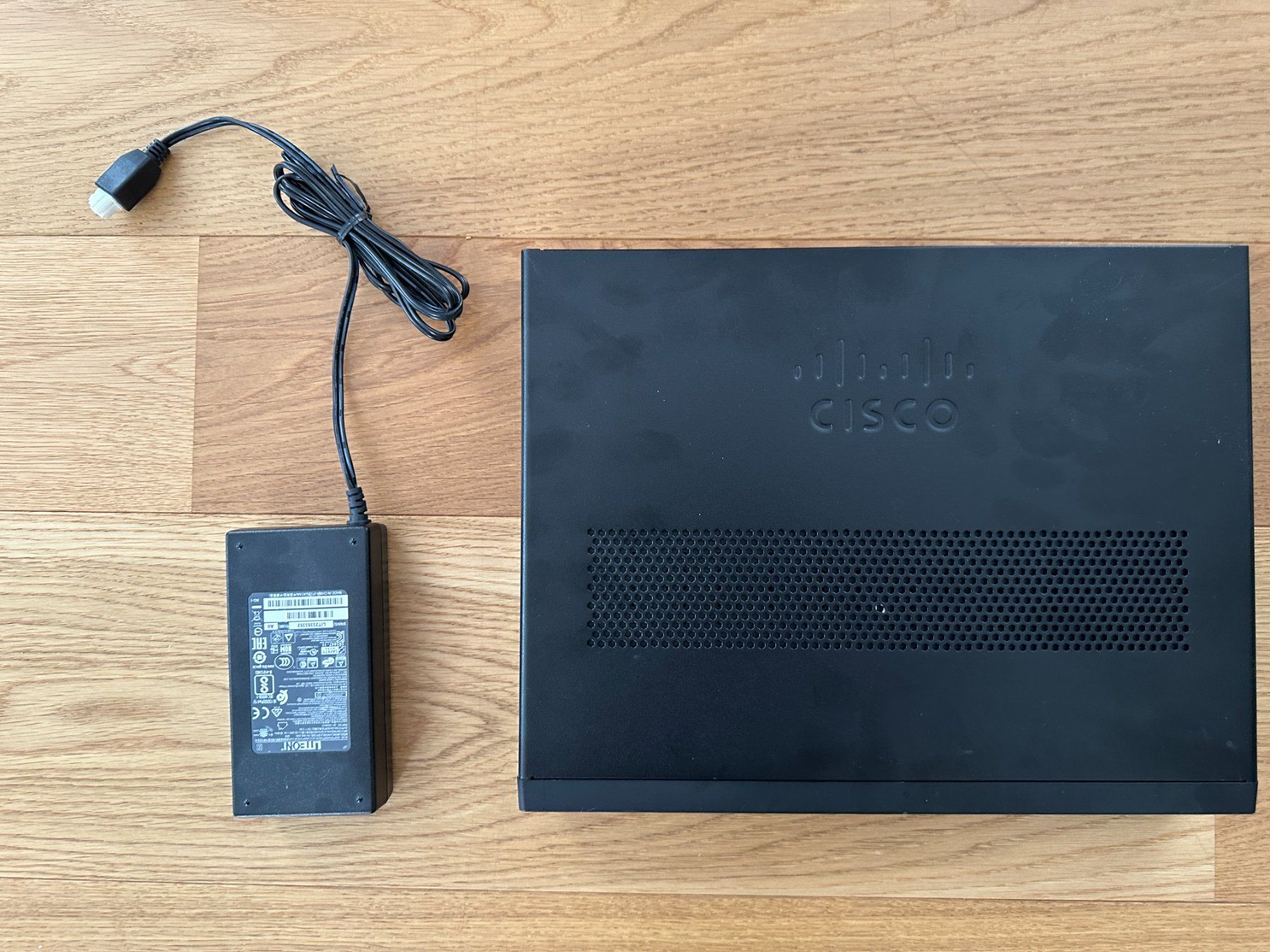 Cisco Modem & Router: Cisco router C897VA – Usato da Founex venduto da MaevaMatahi 3