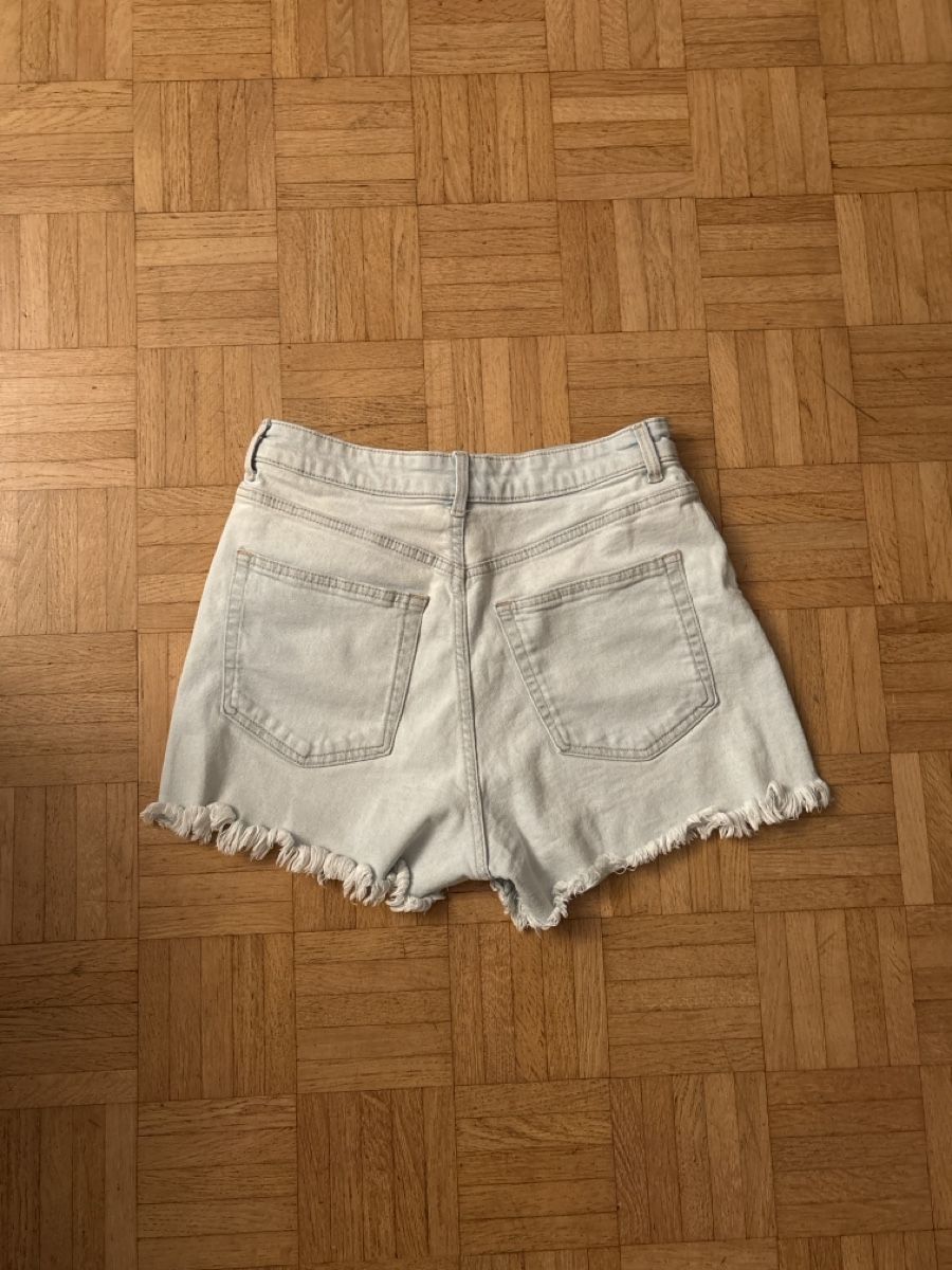 H&M Jeans: Denim Shorts Bundle – Usato da Basel venduto da Mig_Sil04 4