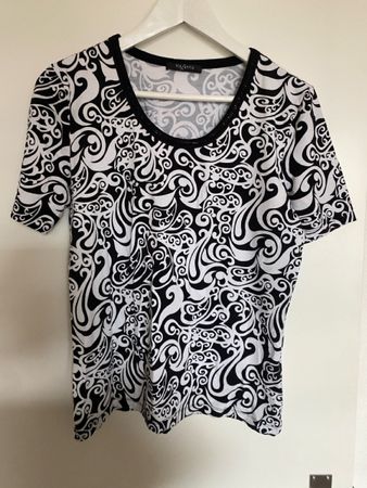 T- Shirt, schwarz/weiss, Grösse 42, Top Zustand