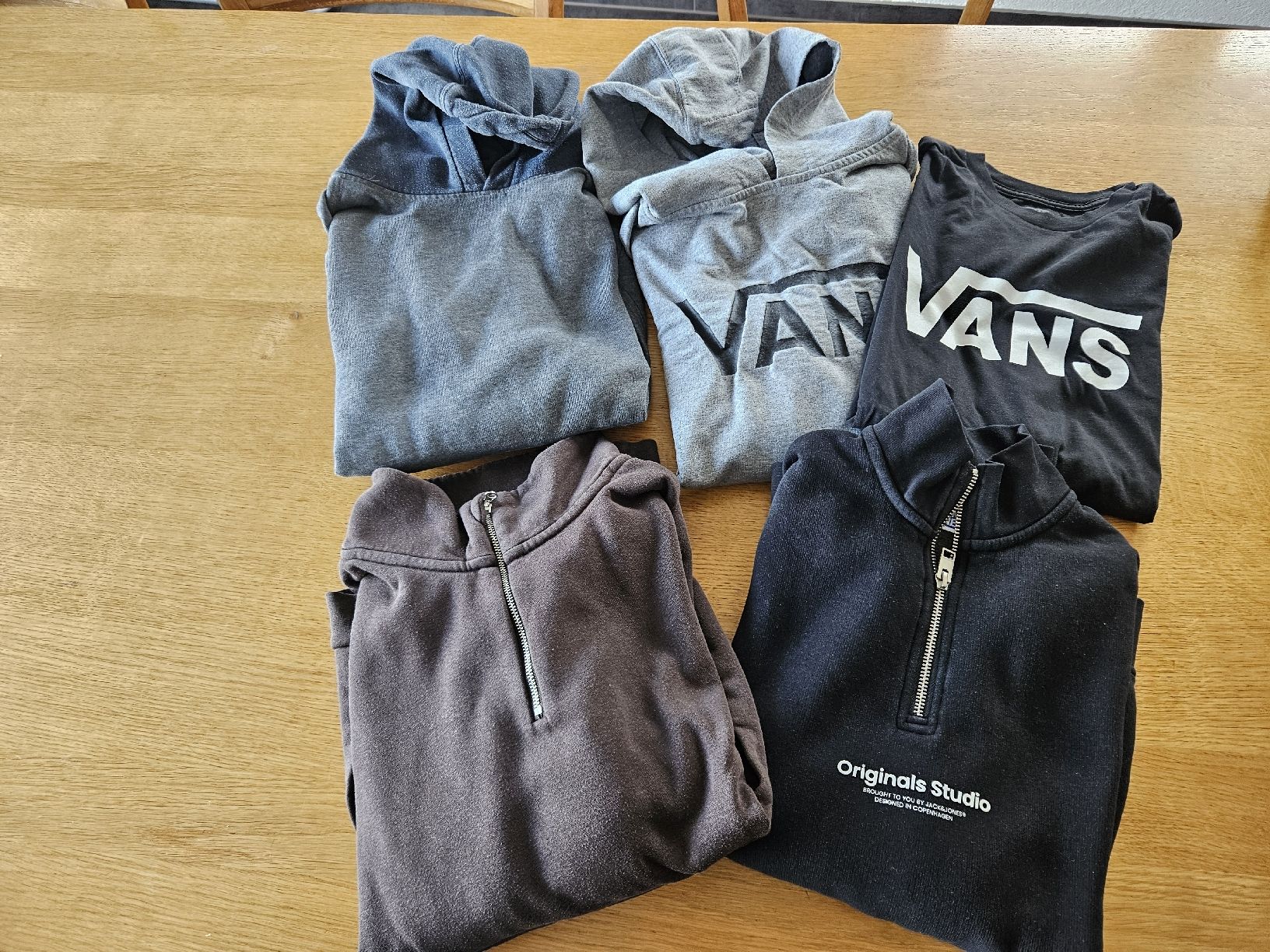 Vans Lotti & Set di vestiti: Pullover Vans Jack& Jones H&M – Usato da Rorschacherberg venduto da Oberhaupt79
