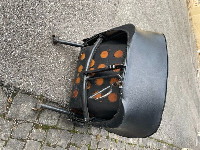 Volkswagen Tutti pezzi di ricambio auto: VW Käfer 1200 Sitzgarnitur 3 Bein befestigung – Difettoso da Grenchen venduto da Woernerauto 4