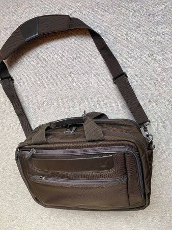 Laptoptasche, Umhängetasche braun mit viel Stauraum