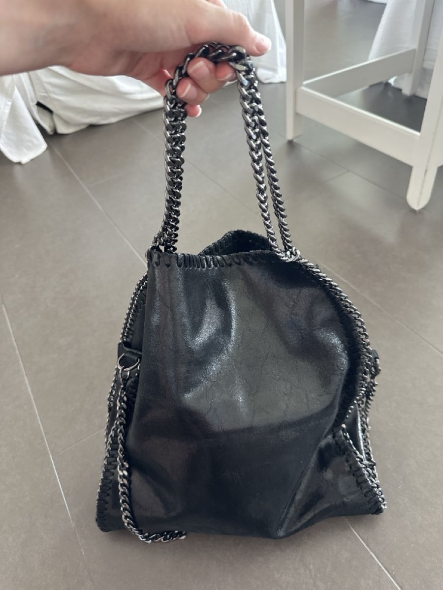 Borse da donna: Schwarze Leder Handtasche mit Kette – Usato da Zug venduto da a.marryl 2
