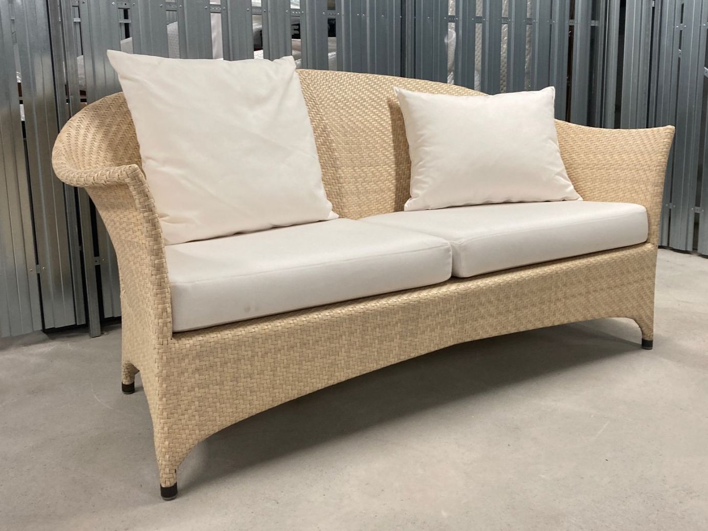 Dedon Sofas: DEDON Lounge Set Sofa + 2 Hocker inkl. Kissen – Gebraucht aus St. Gallen von Wohngut-Heule