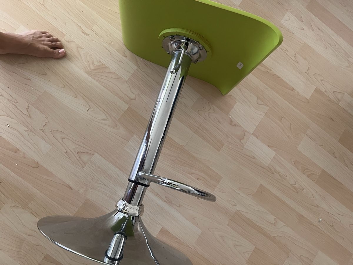 Sgabelli: 3x Barhocker grün mit Metallfuss – Usato da Zürich venduto da locita01 3