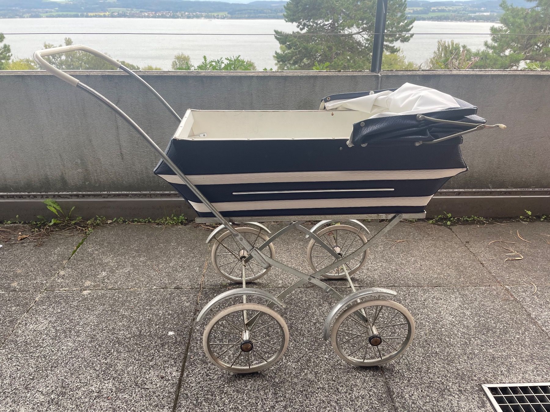 Kinderwagen: Ancienne Poussette Wisa Gloria en Cuir – Gebraucht aus Vallamand von Bricbracbroc82 2