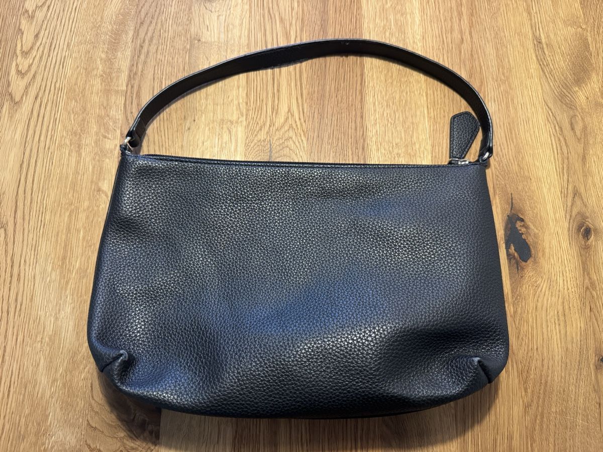 Guess Borse da donna: Guess Tasche schwarz – Usato da Buchrain venduto da Jasikistler 4