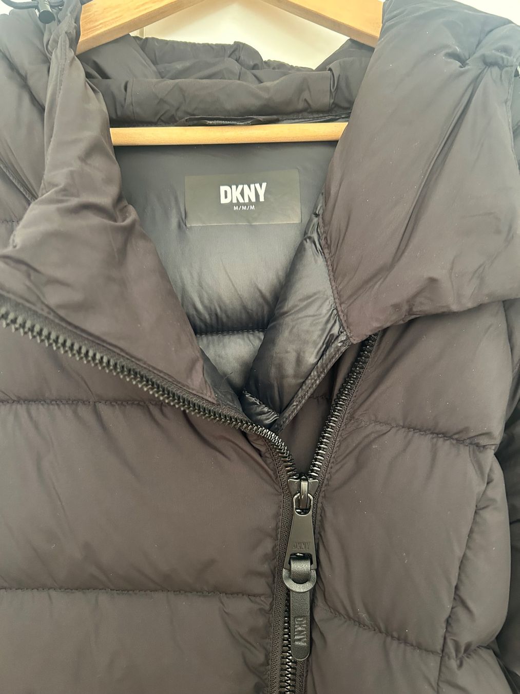 DKNY Giacche: Winterjacke DKNY: Gr. M, schwarz – Nuovo (secondo la descrizione) da Basel venduto da Interstellar85 1