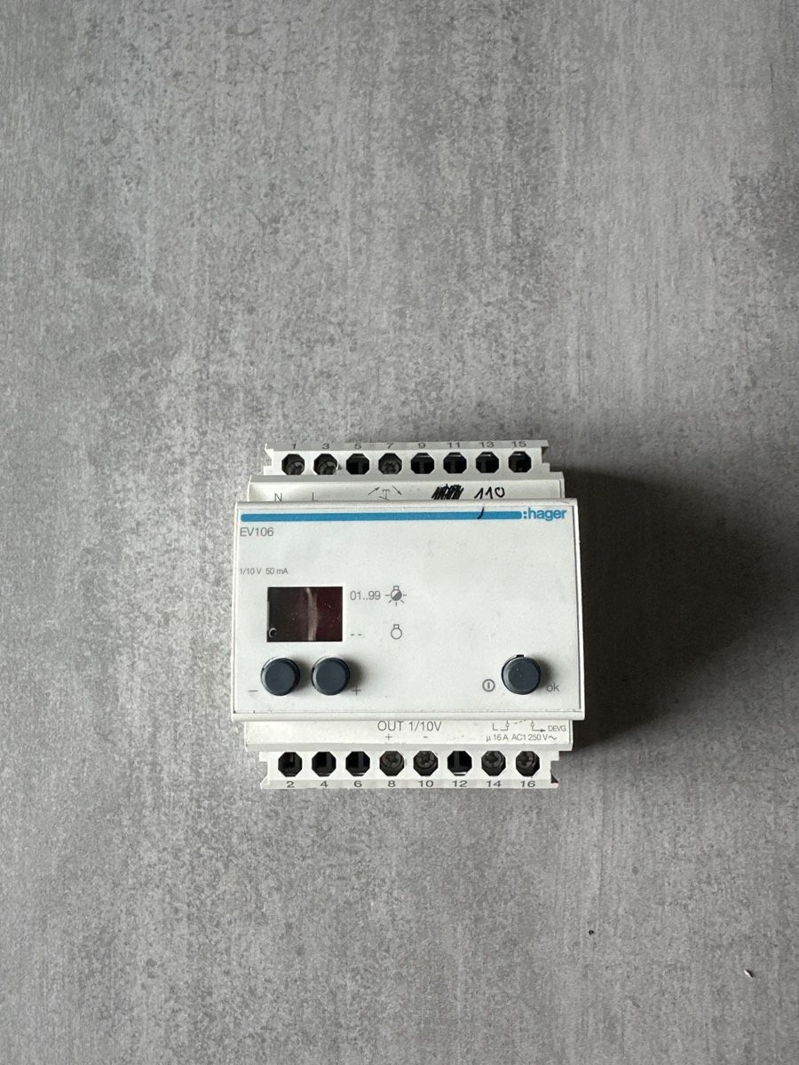 Hager Componenti elettronici: Hager Ferndimmer EV106 1-10V – Usato da Hombrechtikon venduto da mar_tqr9