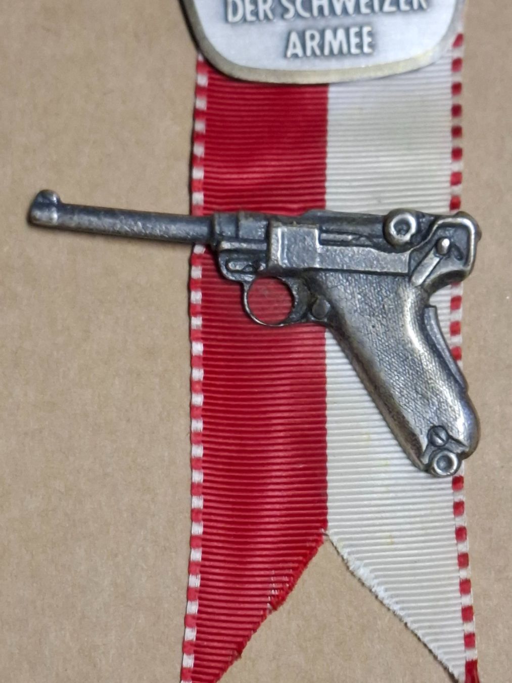 Medaglie: Pistole Schweizer Armee (B700) – Difettoso da Schwanden GL venduto da Suvorov 1