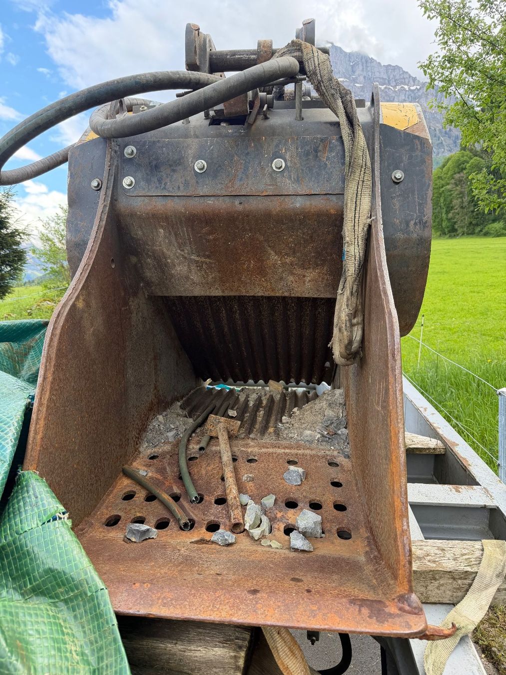 Tutti gli attrezzi: Brecherlöffel zu Menzi Muck – Usato da Oberurnen venduto da quattroturbo 2
