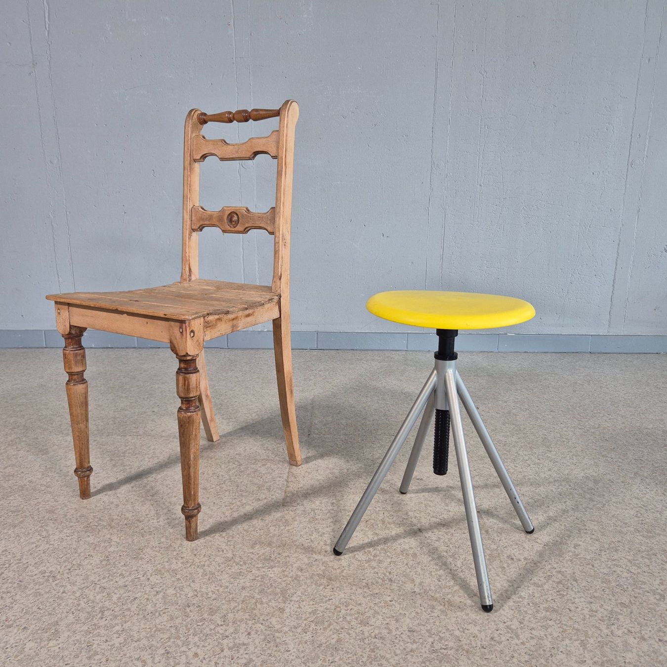 Sgabelli: Industriedesign Swivel Stool Drehhocker Hocker Höcker gelb – Usato da Nottwil venduto da Wondewa-Shop 2