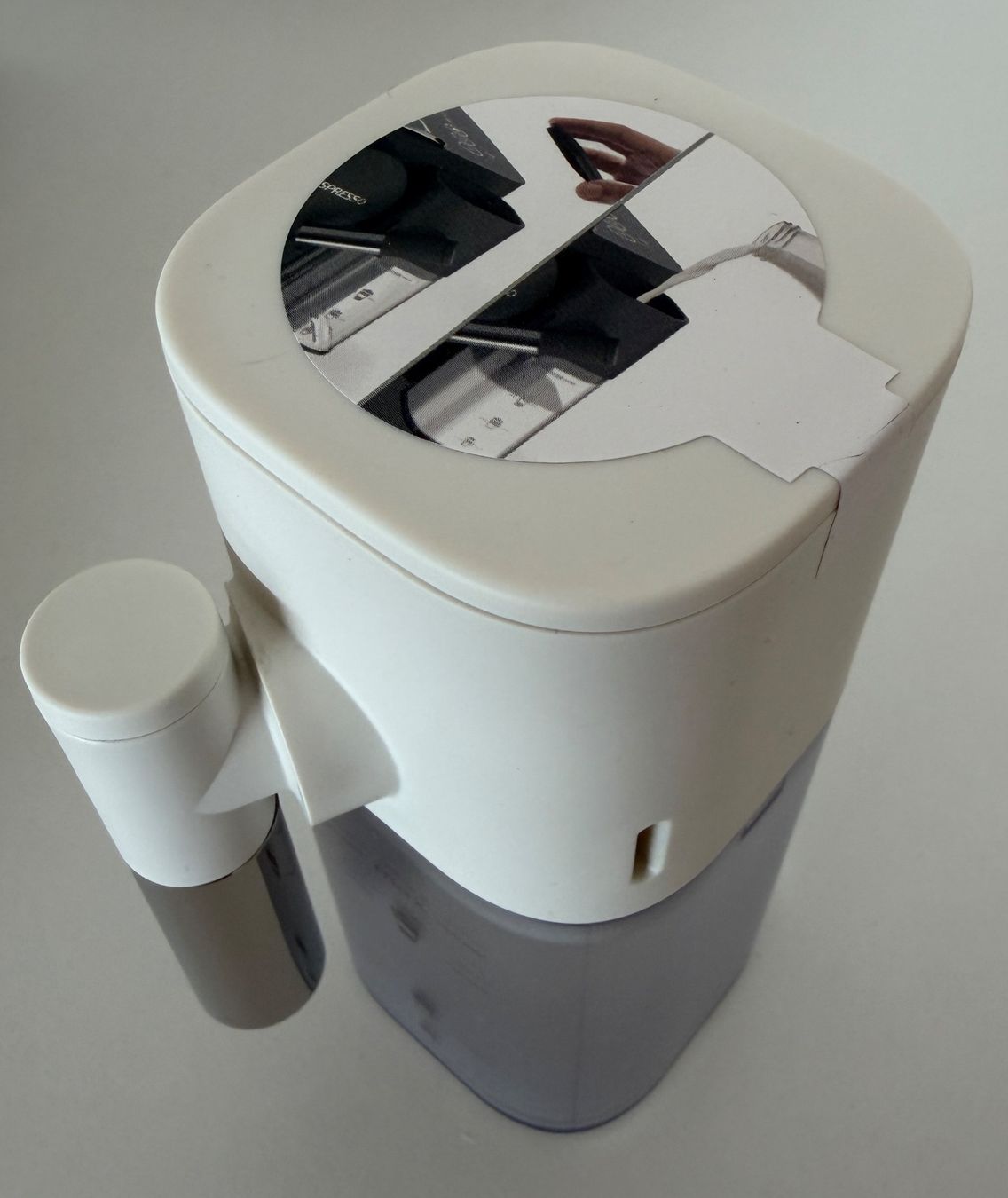 Nespresso Macchine per caffè & Macchine per espresso: Nespresso Lattissima One, weiss – Usato da Luzern venduto da W.Werder 6