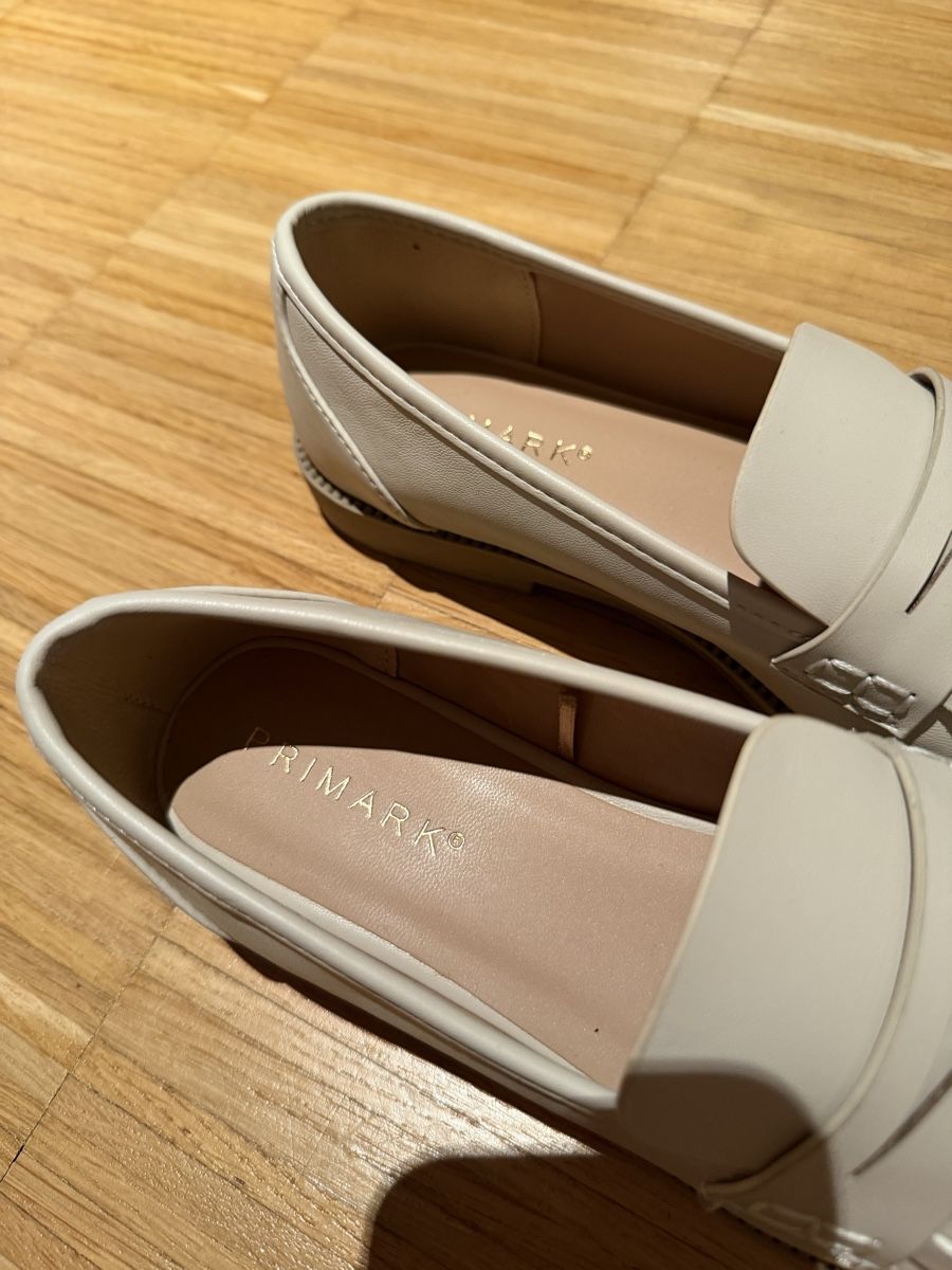 Primark Scarpe da donna: Cream Loafers with Tassels - EU Size 37 – Nuovo (secondo la descrizione) da Brugg AG venduto da Winter789 1