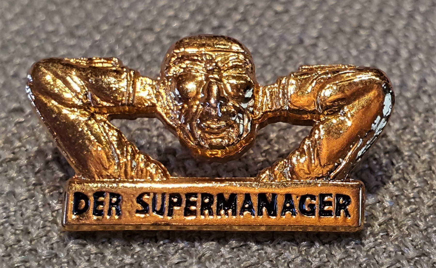 Plaketten & Abzeichen: A230 - Pin Gold Mensch Der Supermanager – Gebraucht aus Reinach BL von Boston-Verkauf