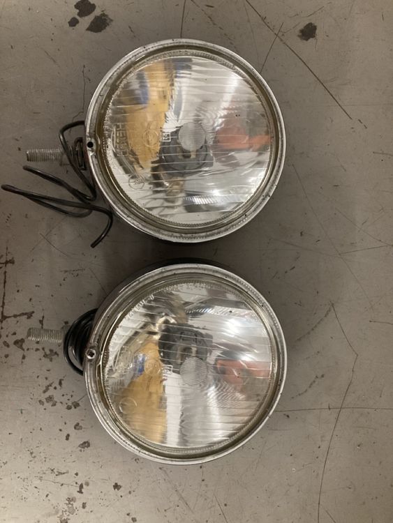 Universal Tutti pezzi di ricambio auto: 2x Hella Nebel Scheinwerfer 12 Volt  – Usato da Roveredo GR venduto da Oldtimer4ever