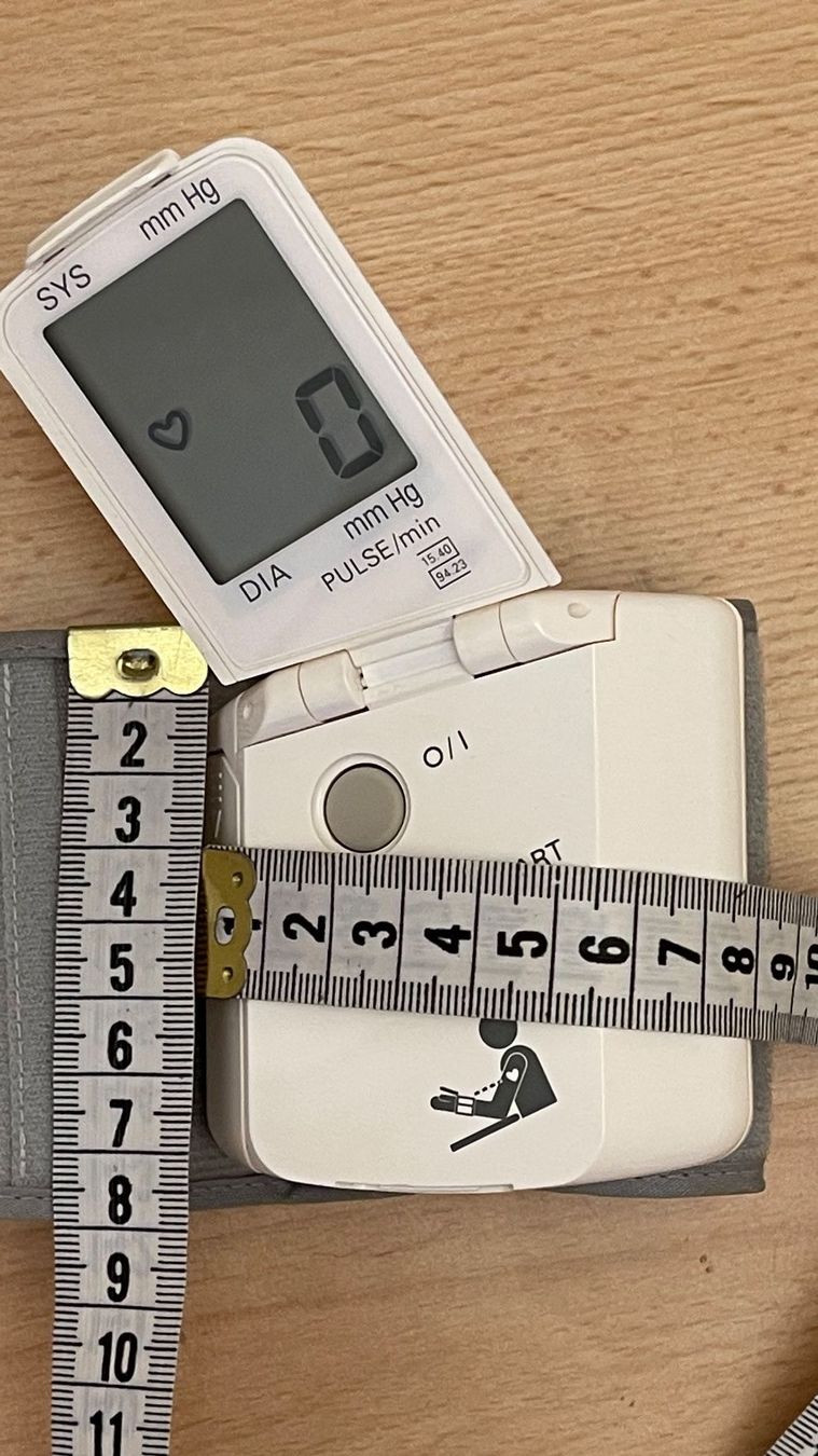 Omron Messen: Tonometer OMRON R3 /NP120CHF wie neu – Neu (gemäss Beschreibung) aus Kölliken von Hap-7 1