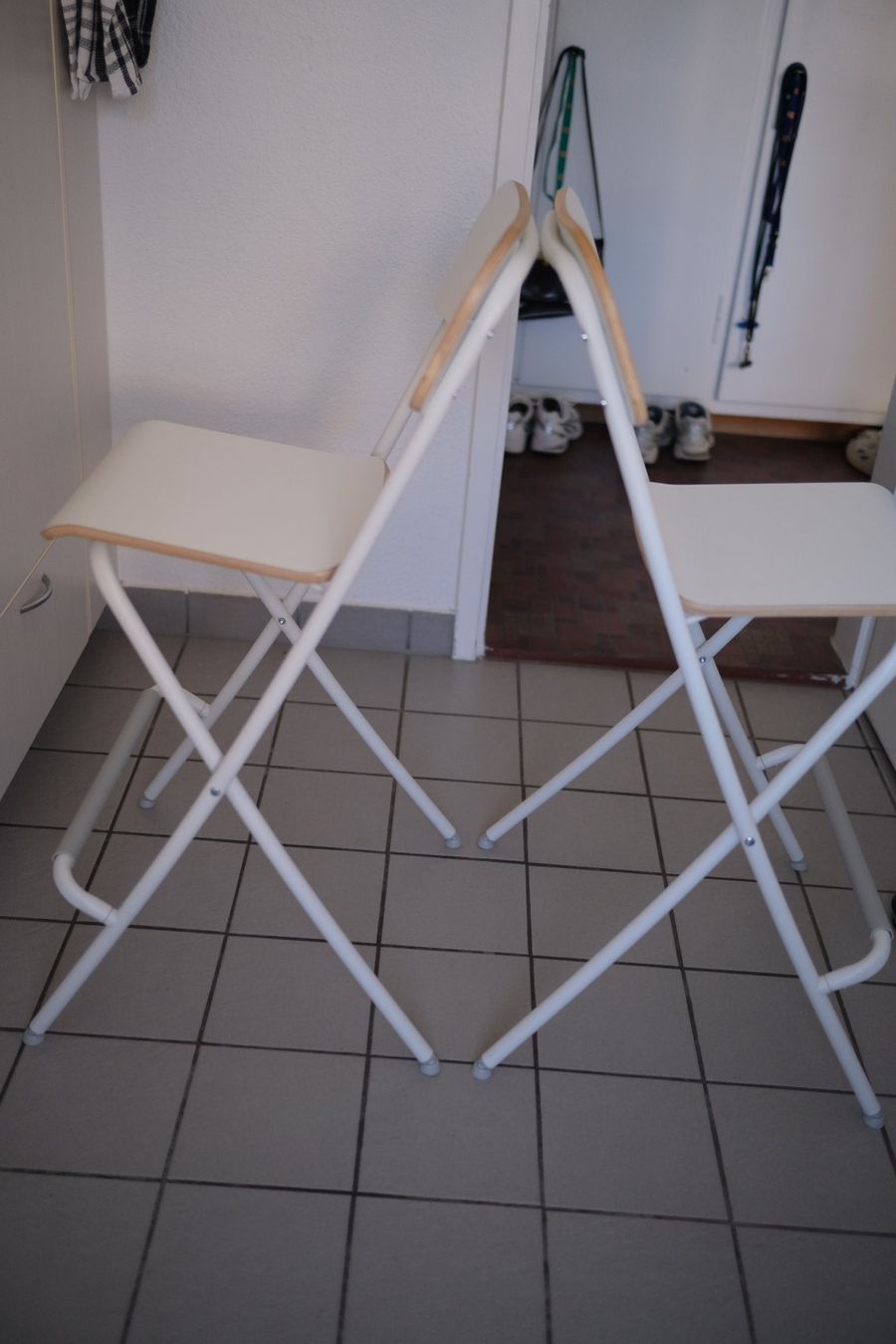 Ikea Tabourets: FRANKLIN klappbare Barhocker 2x in Weiss – D'occasion à Zürich par Scorten 1