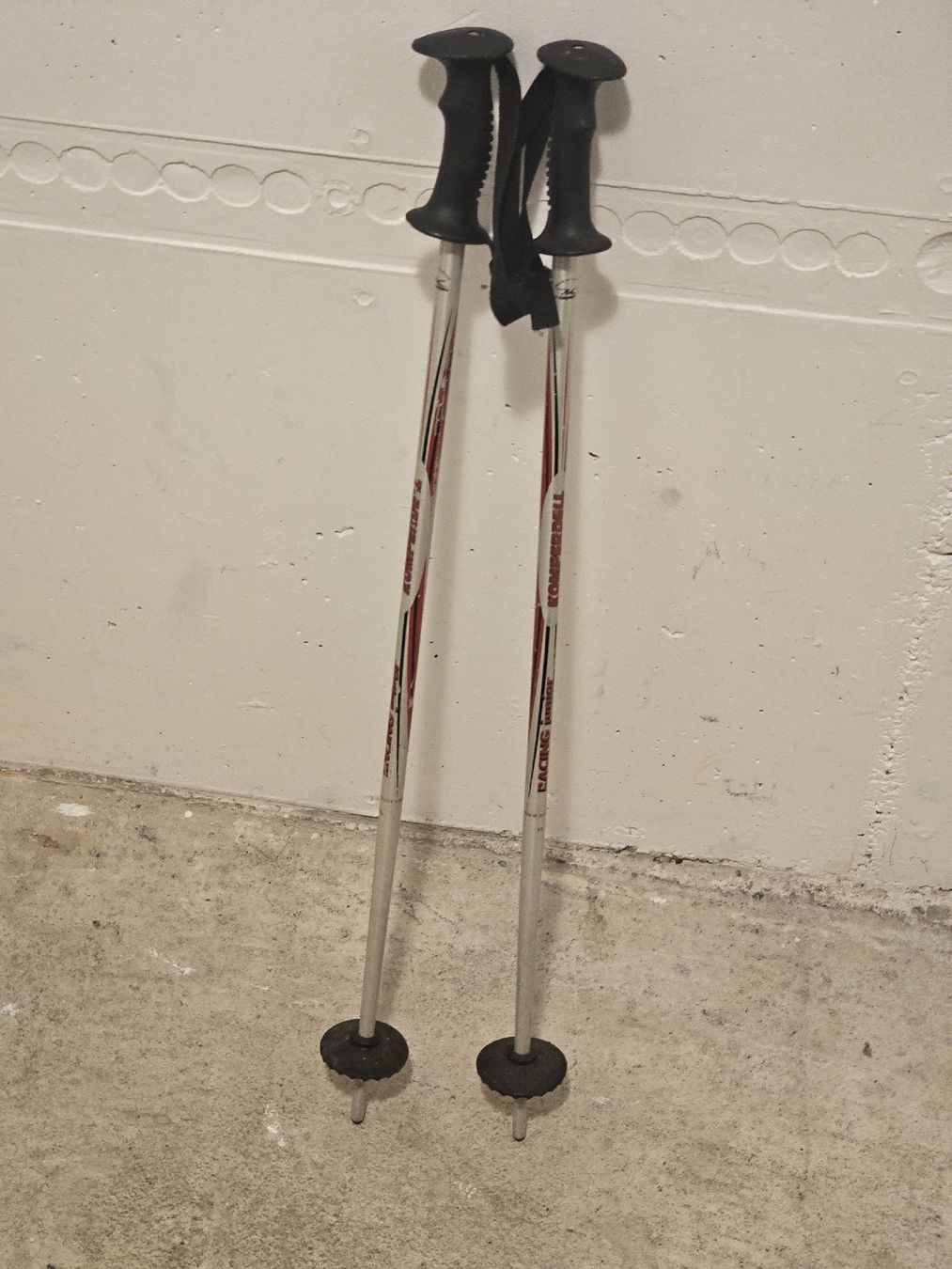 Bastoncini da sci: Bâtons de ski Komperdell Racing junior taille 75 cm – Usato da Bulle venduto da Bflowx