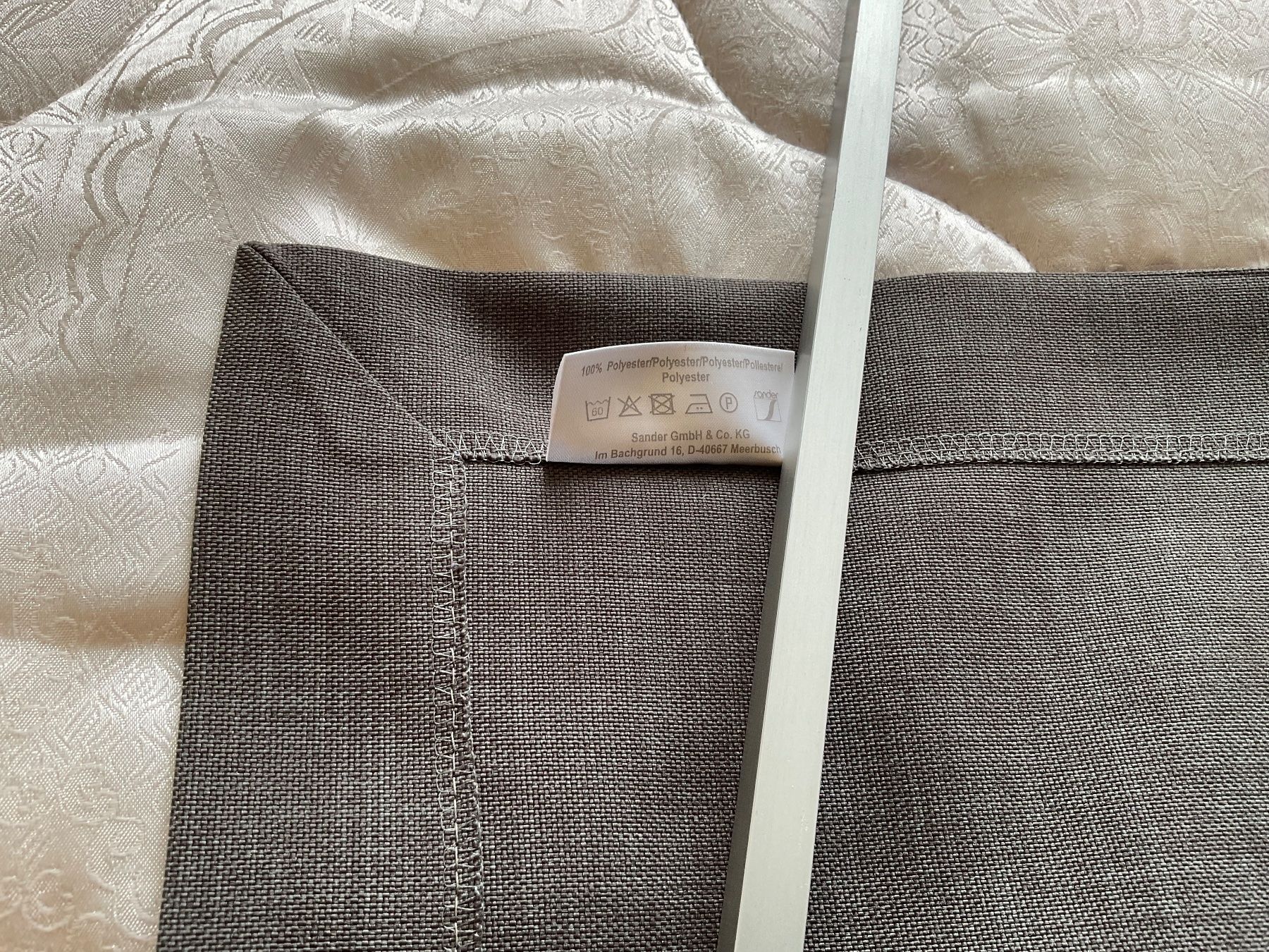 Altra biancheria da tavola: Schöne Tischdecke, gross, 250x150 cm, Polyester, antrazit – Usato da Regensdorf venduto da Polo101 4