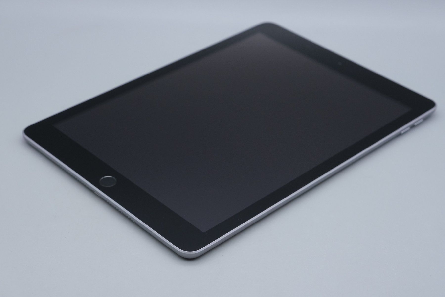 Apple Tablet PC: Apple iPad 5th Generation WI-Fi 128 GB Space Gray Tablet – Usato da Ramsen venduto da Studio82